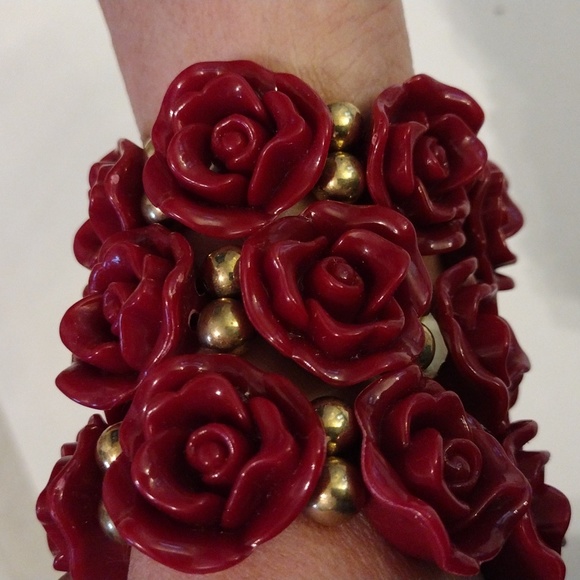Beautiful 3D rose stretch fit beads bracelets. - Picture 2 of 5